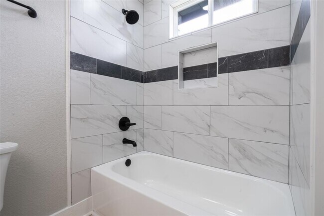 Building Photo - 329 Flores St