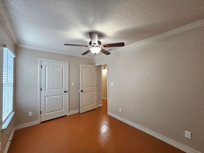 Building Photo - 803 Leifester Cir