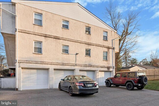 Building Photo - 720 Willow St