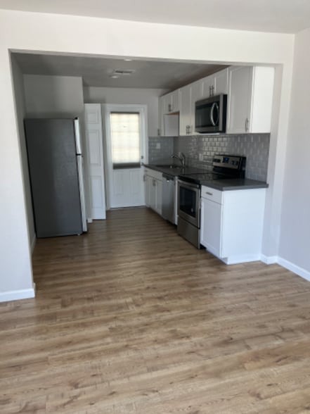 Primary Photo - 340 W Highland Ave