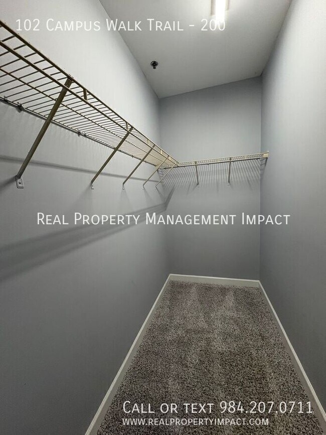 Building Photo - 102 Campus Walk Trl