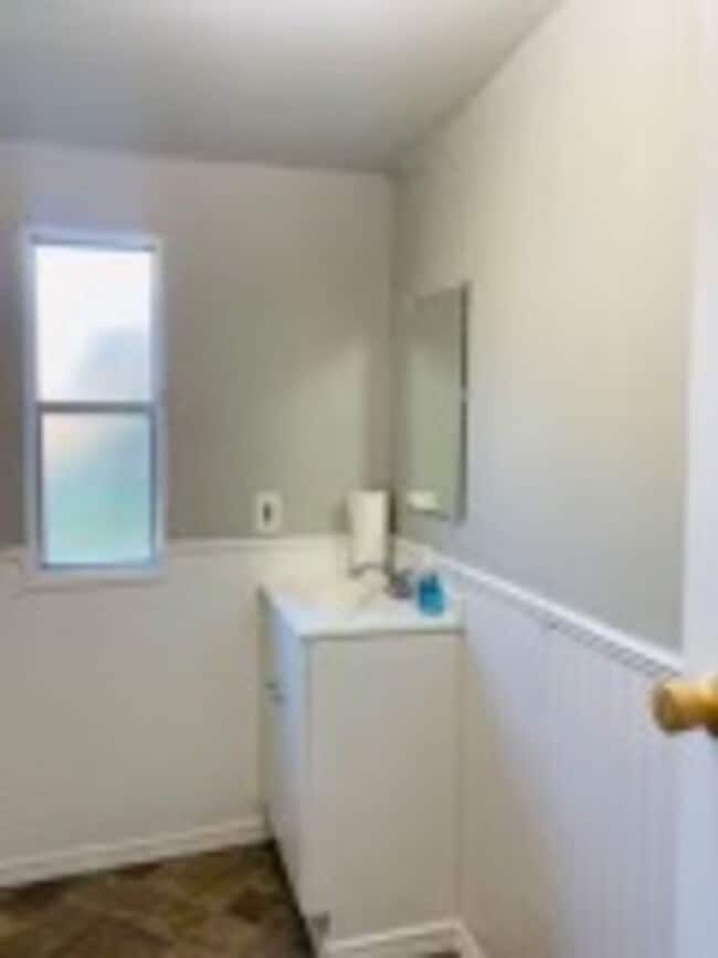 Building Photo - 2 Bedroom, 1 Bathroom - Mobile Home in Nor...