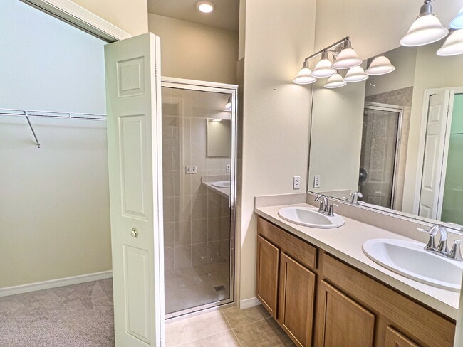 Building Photo - New Rental Available in Stoneybrook at Venice!