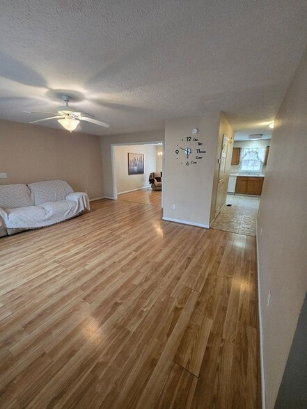 Building Photo - 252 Donna Ave