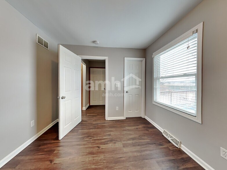 Building Photo - 132 Bush Dr