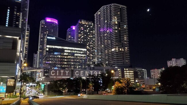 Building Photo - 1200 Brickell Bay Dr