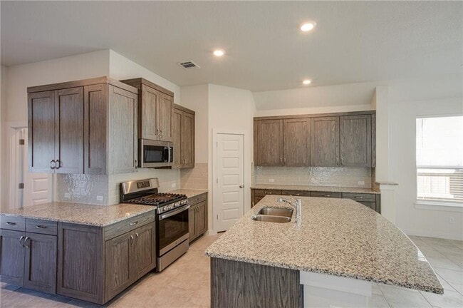 Building Photo - 608 Saturnia Dr