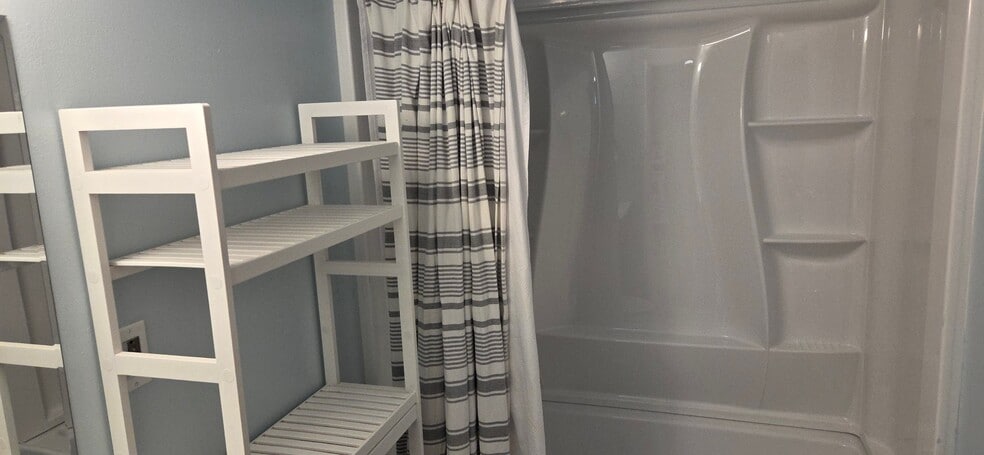 Building Photo - 2393 Henry St