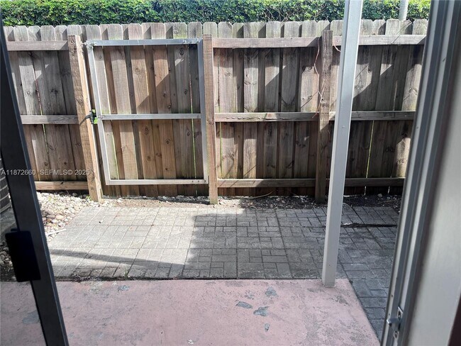 Building Photo - 2320 SE 23rd Rd