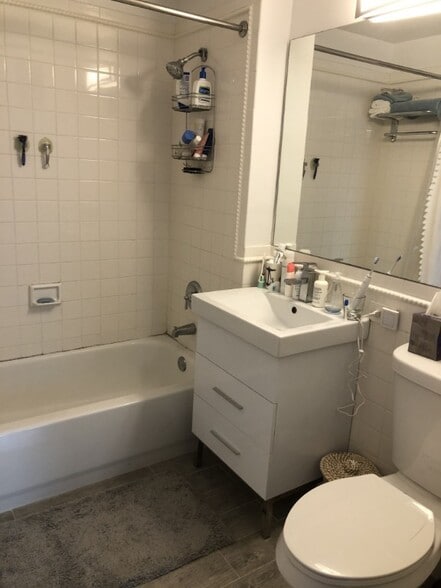 Building Photo - 99 Battery Pl