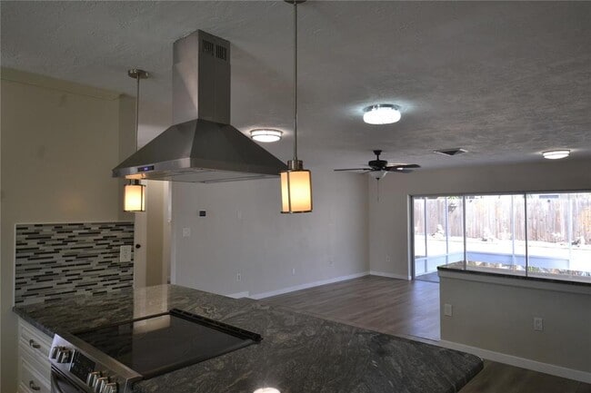 Building Photo - 746 Barbara St