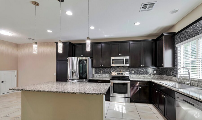 Building Photo - 10940 E Oak Grove Pl
