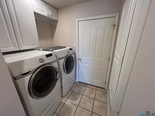 Building Photo - 721 Jeanie Dr