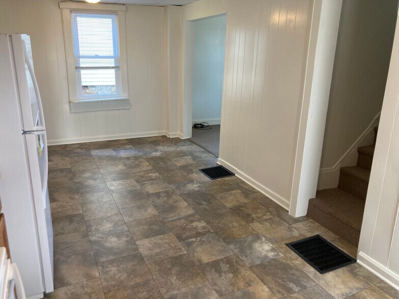 Building Photo - 1211 W Mountain Ave