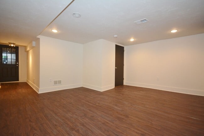 Building Photo - SPACIOUS AND MODERN HOUSE IN OAKLAND AVAILABLE AUGUST!