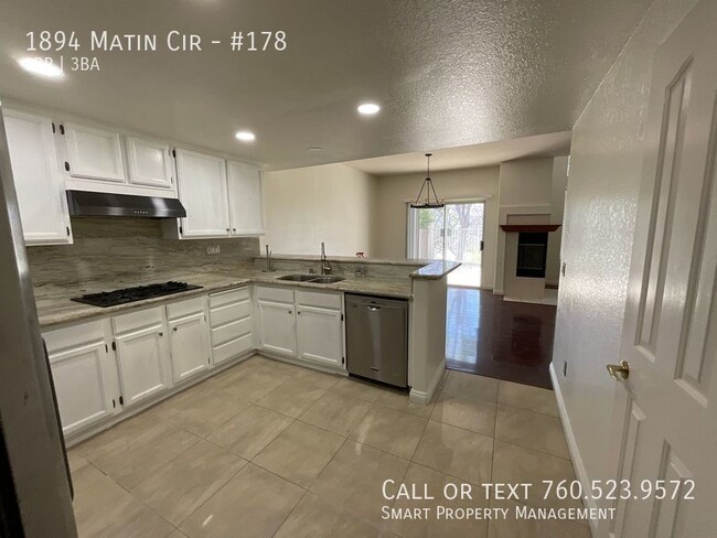 Building Photo - Upgraded Town Home 3BR/2.5BA  Great Locati...