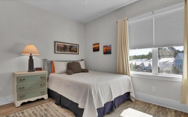 Building Photo - Spacious Summerwalk Townhome