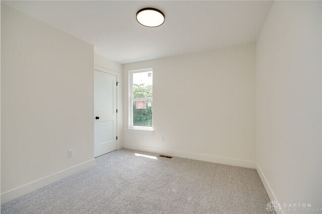 Building Photo - 4249 Pleasant View Ave