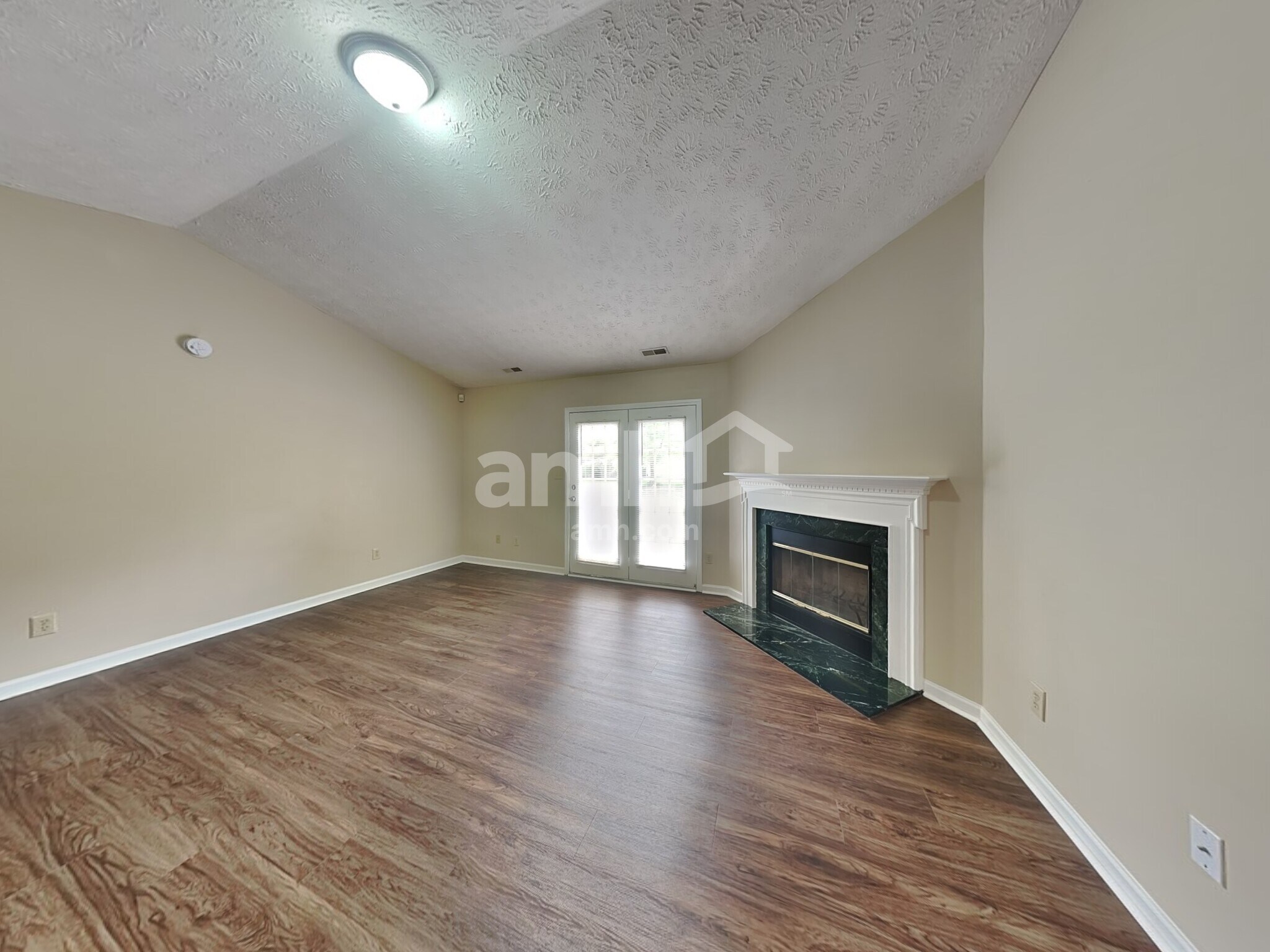 Building Photo - 10684 Summerwood Ln