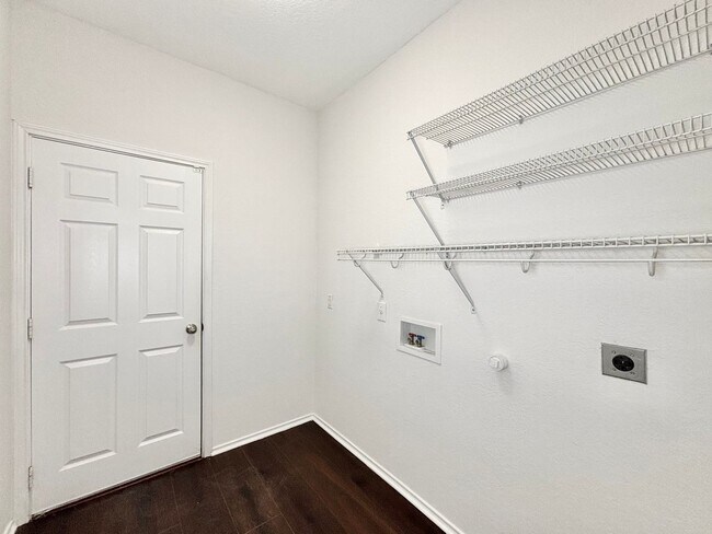 Building Photo - 726 Silverado Way