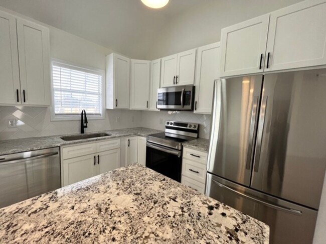 Building Photo - 204 Franklin Sq - Beautifully Updated Home in Bonaire