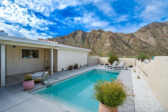 Primary Photo - 53680 Avenida Montezuma
