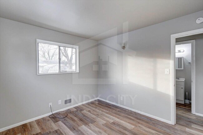 Building Photo - 750 S Dequincy St