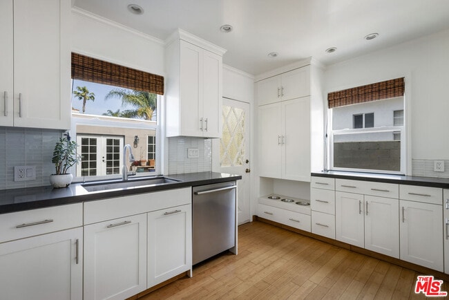 Building Photo - 3659 Glenfeliz Blvd