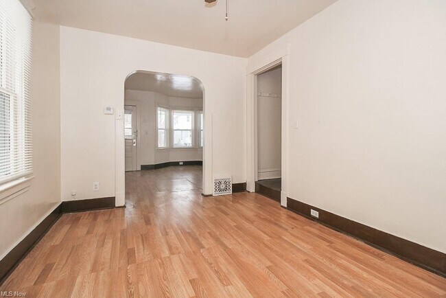 Building Photo - 1312 W 91st St