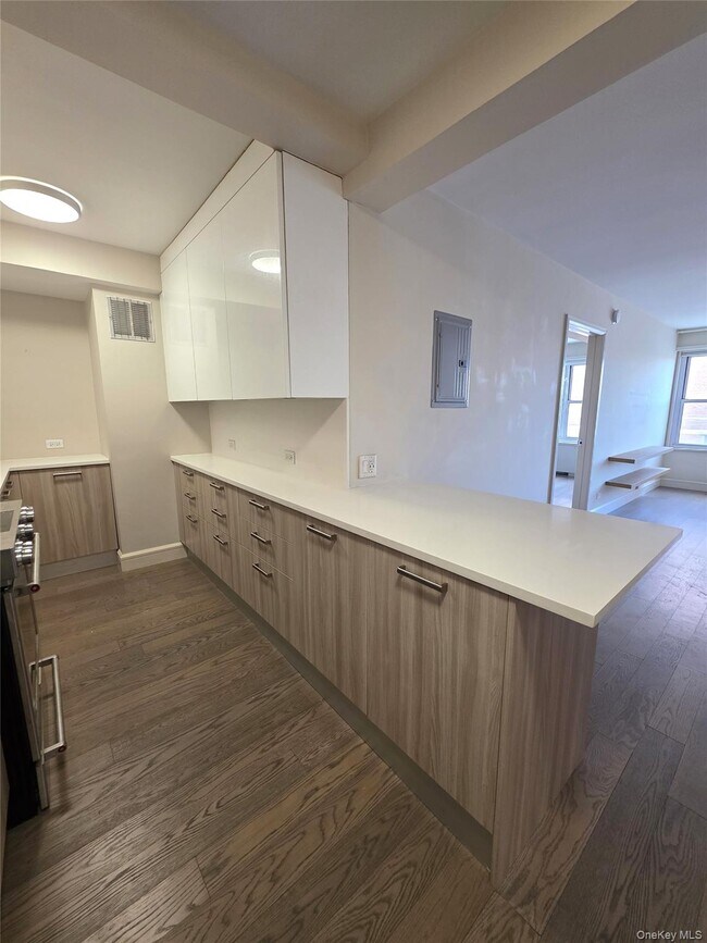 Building Photo - 107-40 Queens Blvd