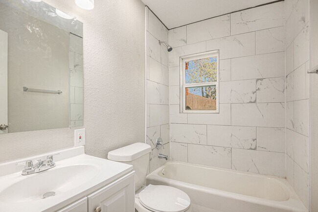 Building Photo - This charming 3-bedroom, 1-bath residence offers 1,000 square feet of comfortable living space, p...