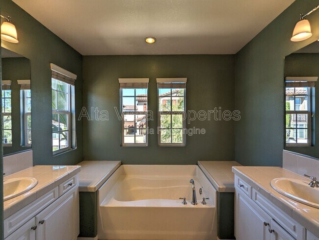 Building Photo - 8421 Kern Crescent