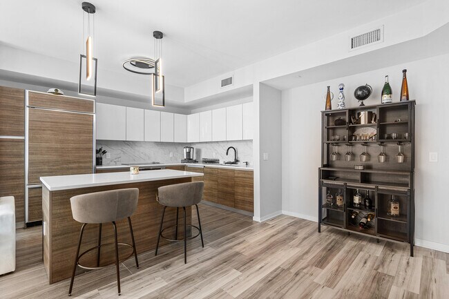 Building Photo - 1100 S Miami Ave