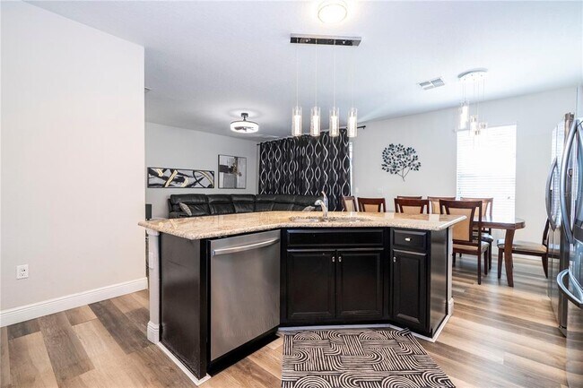Building Photo - 5251 Wildwood Wy