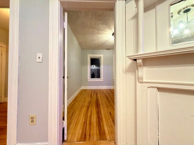 Building Photo - 90 Vernon St