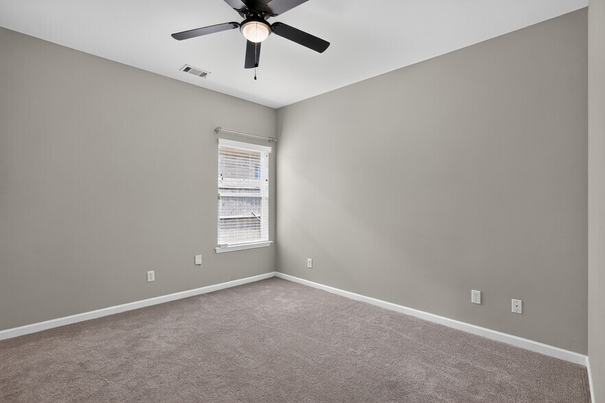 Building Photo - 265 Oxmoor Pl