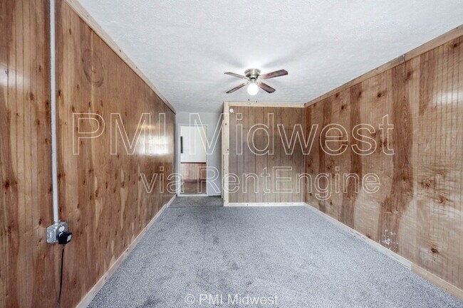 Building Photo - 3926 Malibu Dr