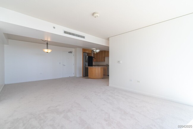 Building Photo - 2 BD/2 BA/2 Parking Condo in the Moana Pac...