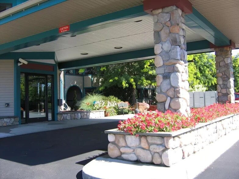 Building Photo - 10 Kellogg Rd