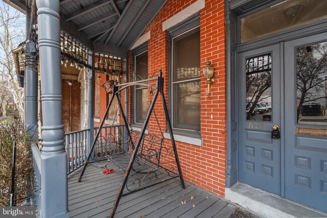 Building Photo - 614 Benson St