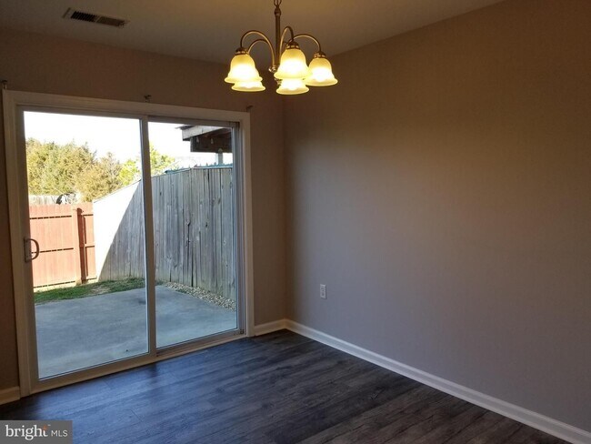 Building Photo - 10 Sophie Ln