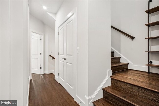 Building Photo - 3016 20th St S