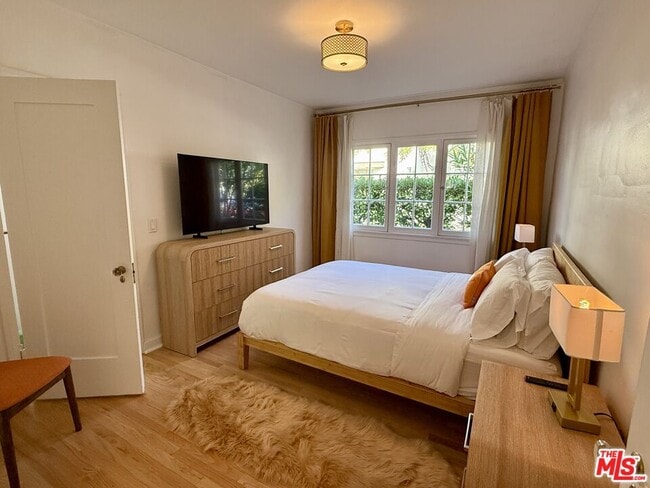 Building Photo - 953 N Martel Ave