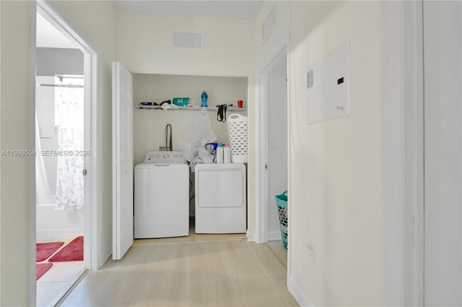 Building Photo - 101 NE 37th Pl