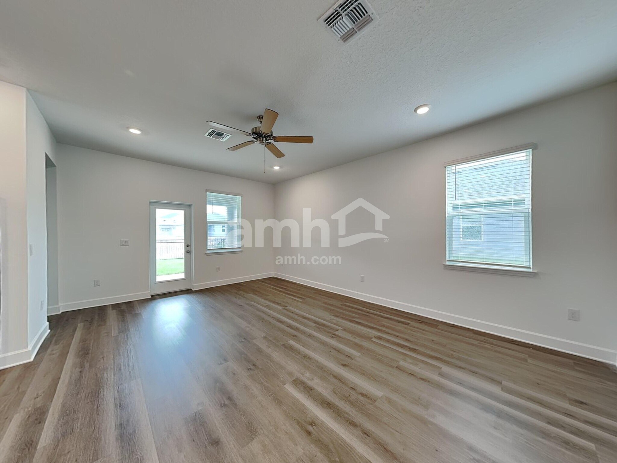 Building Photo - 2907 19th Ave W