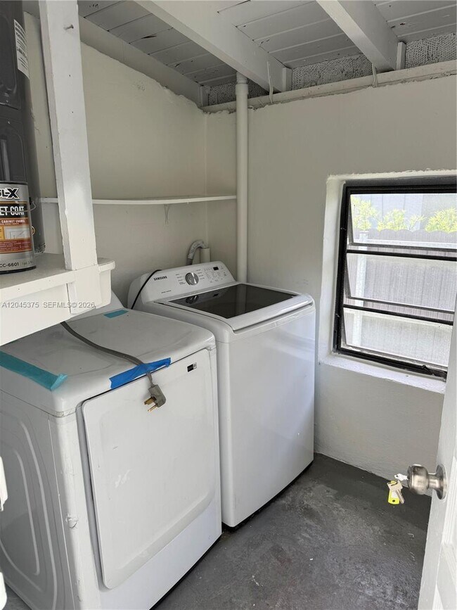 Building Photo - 3500 SW 87th Pl
