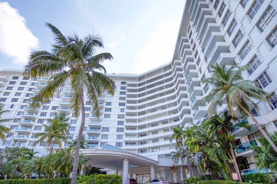 Building Photo - 5151 Collins Ave