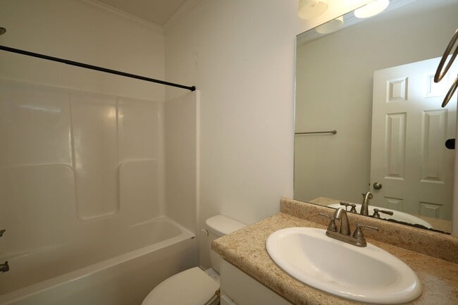 Building Photo - 2304 Mimosa Dr