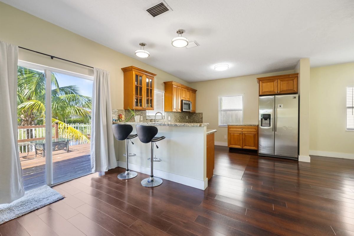 Building Photo - 1512 SW 106th Ave