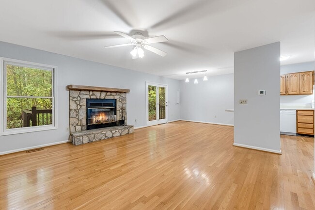 Primary Photo - Bright 2-Bedroom Townhouse with Garage & P...